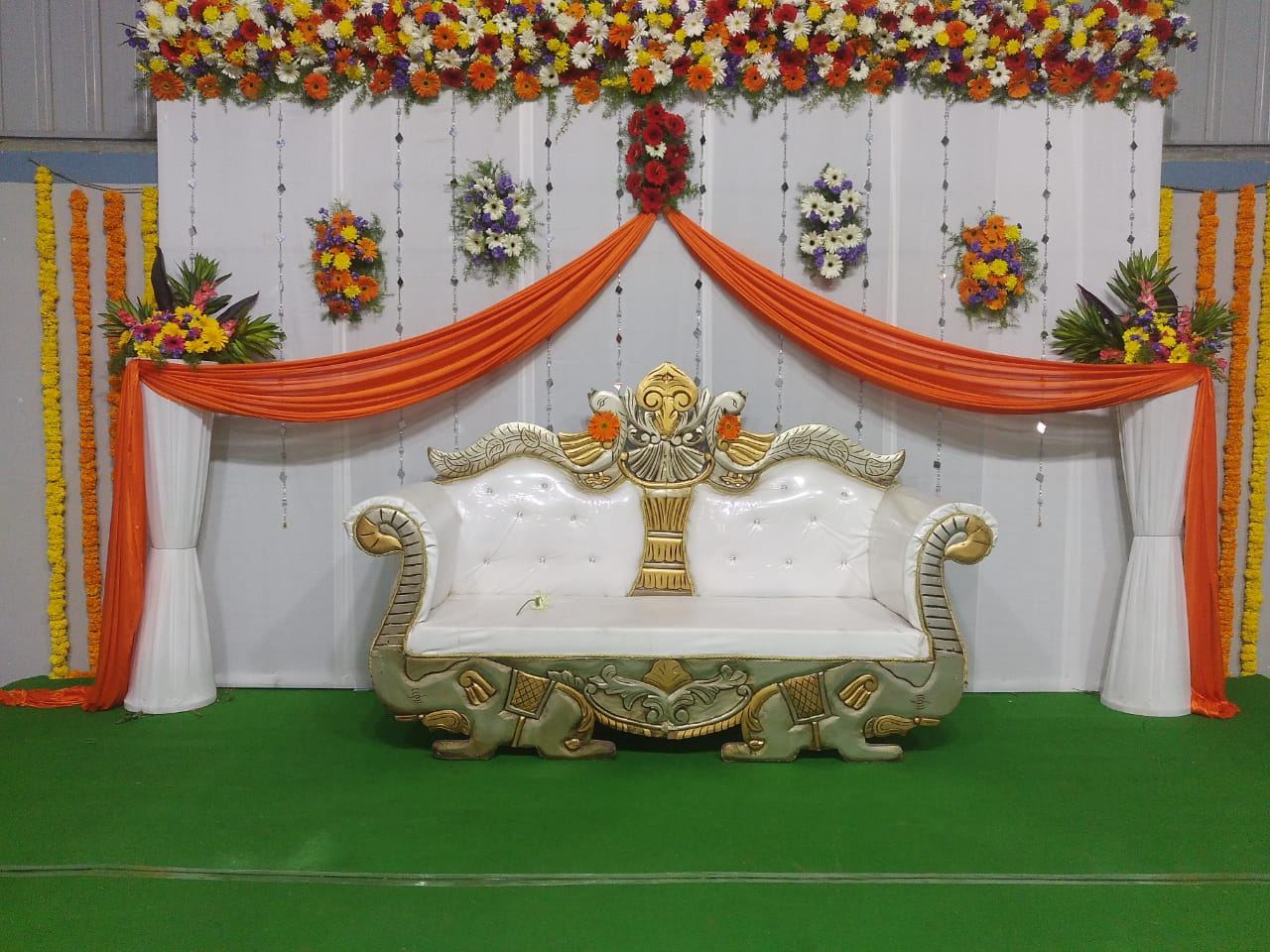 Maharaja Sofa - Tent Wala