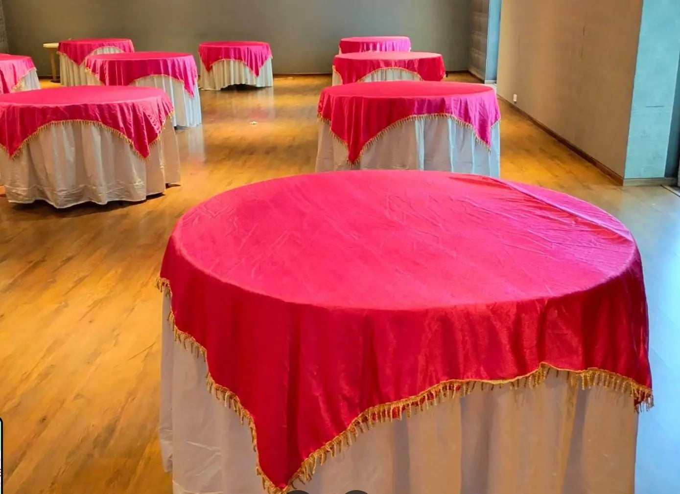 Round table with cloth - tentwala