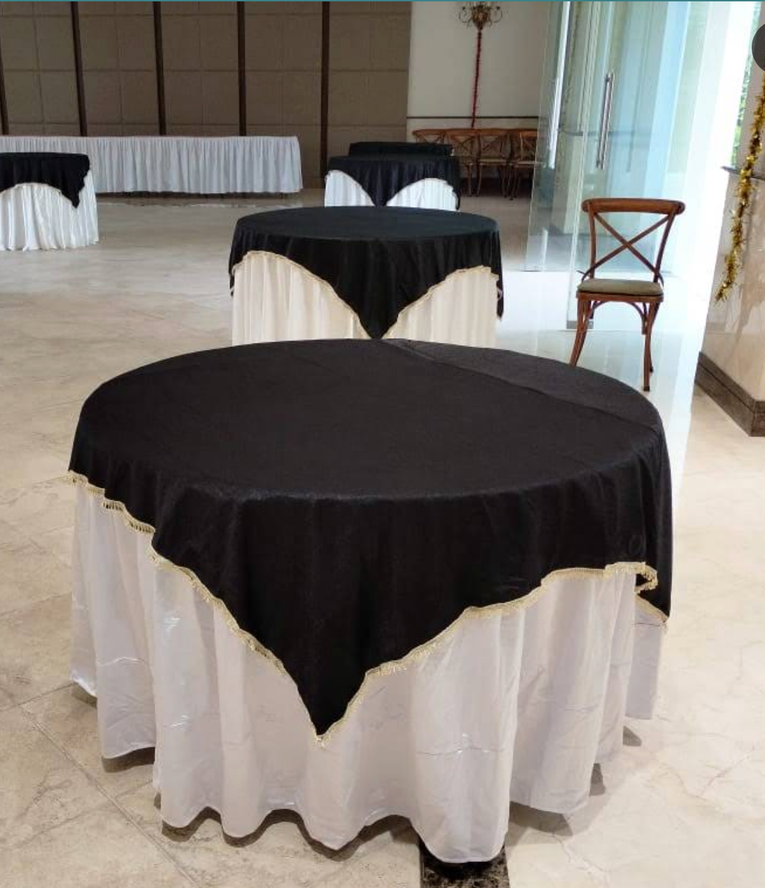 Round tables for dining - tentwala