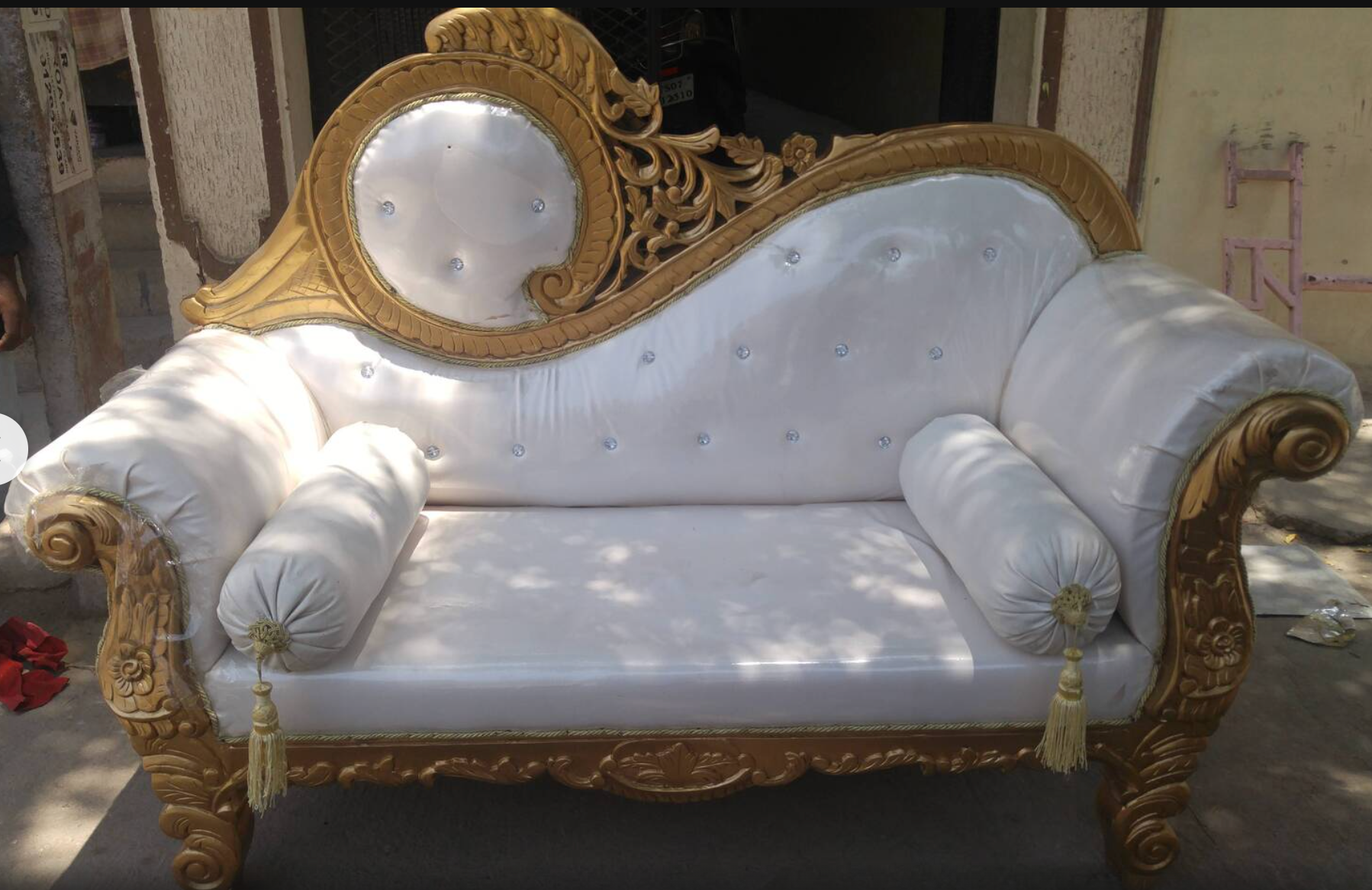 Maharaja sofa for rent